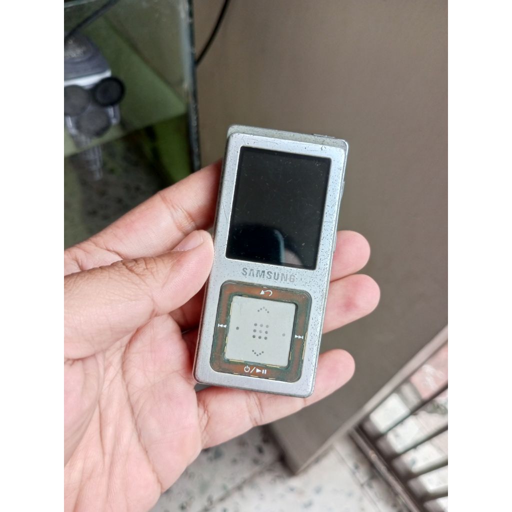 Player Samsung YP-Z5F bahan bangunan