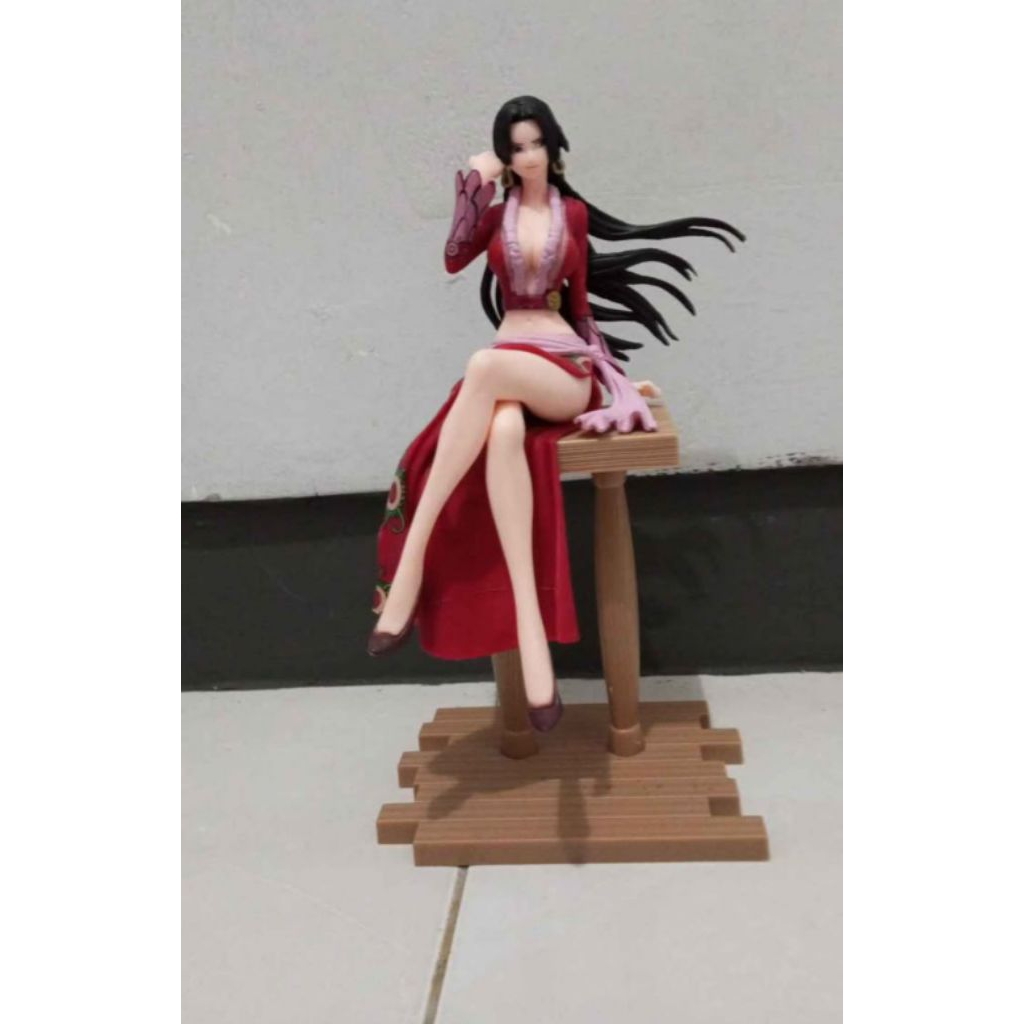 boa Hancock duduk santai (one piece)