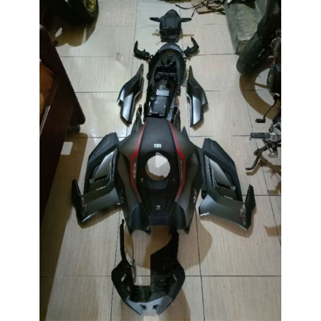 body set dari cover tanki kebelakang 2nd ori cb150r V4