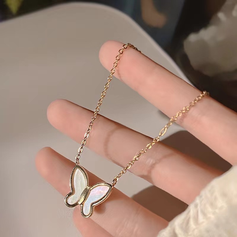 Kalung Titanium Wanita Kupu-Kupu Putih Korea Style Fashion Aesthetic - Kalung Titanium Kupu Wanita