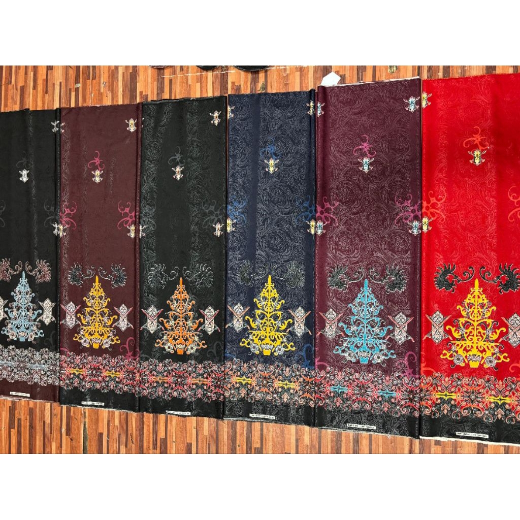 kain batik bahan sutra emboss motif khas kalimantan tengah