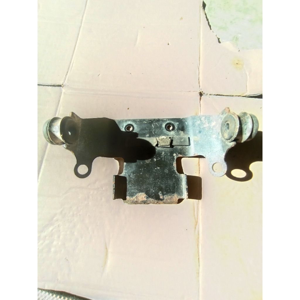 BRECKET PANGKON TANGKI VIXION NEW ORIGINAL COPOTAN MOTOR