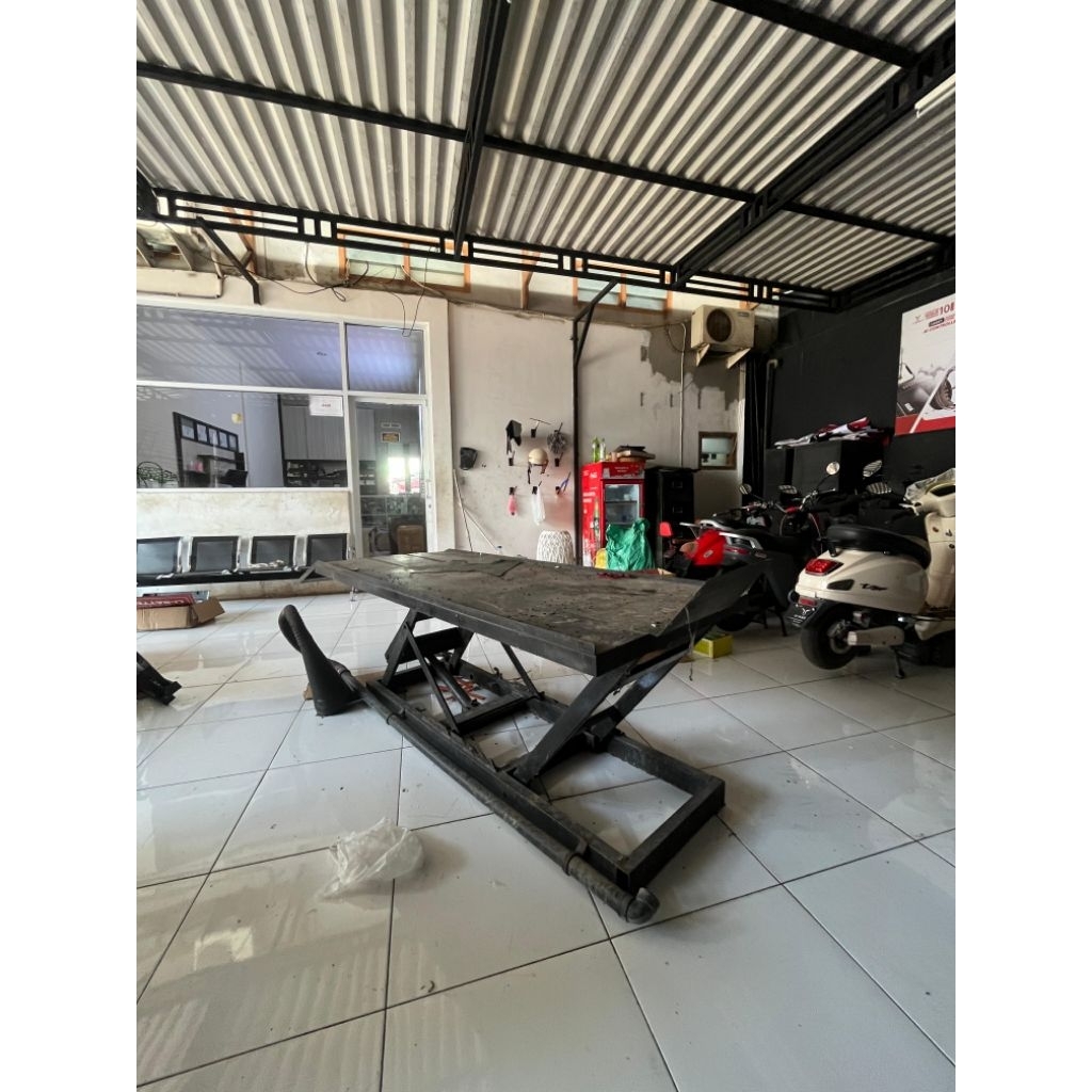 Motor / Bike Lift Bekas Dealer resmi Kawasaki