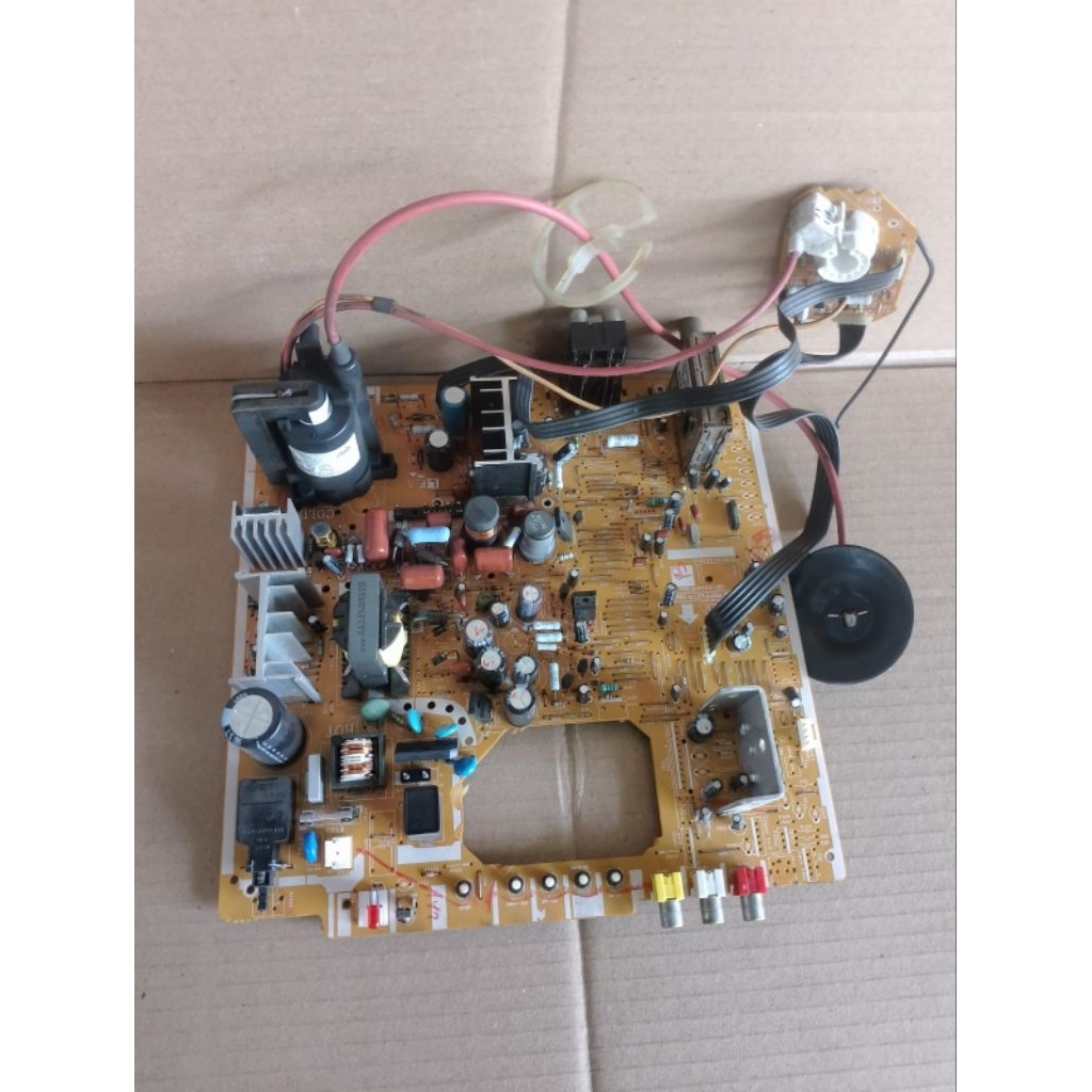 mesin  TV 21inch slim SHARP  kondisi fisik mesin 85% (jual gembling)