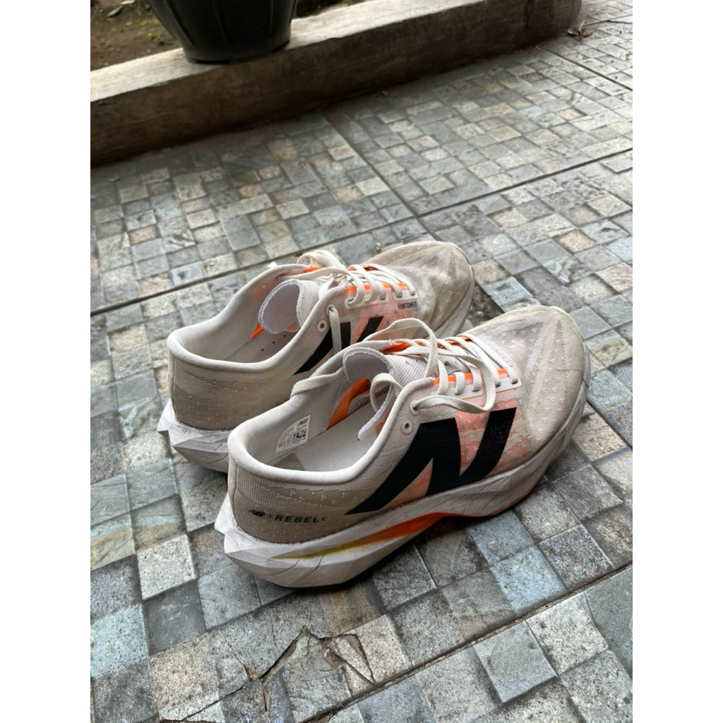 New Balance Fuelcell Rebel V4