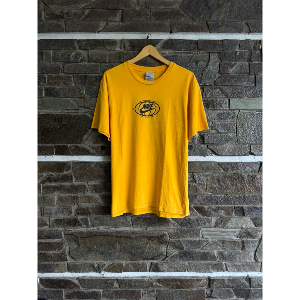 Nike • Vintage 00s Y2k Globe Swoosh Logo Tee / Kaos / Tshirt Size XL fit L Preloved Used Second