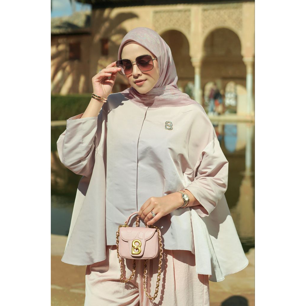 the granada pleated shawl pink mist