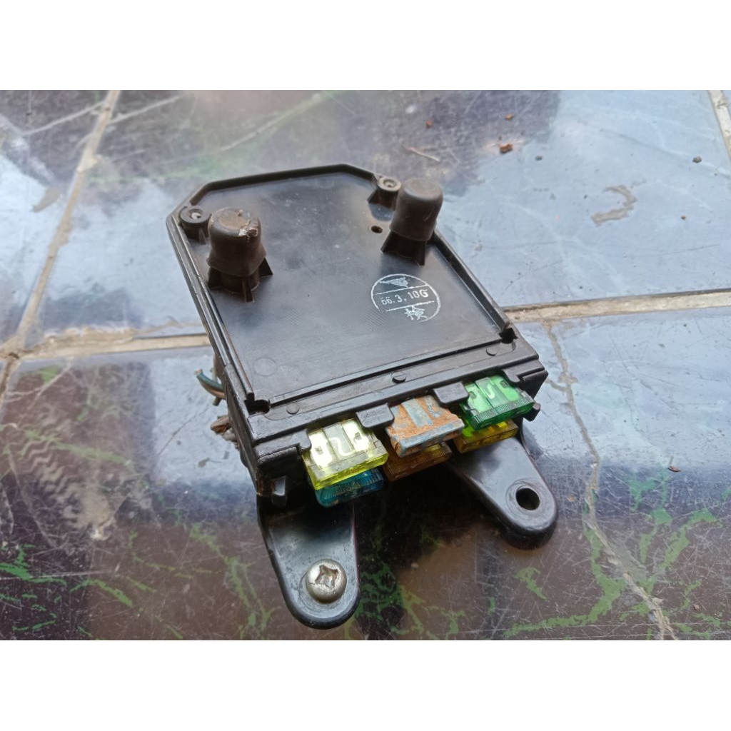 box sekring bagian dashboard toyota corolla dx ke70