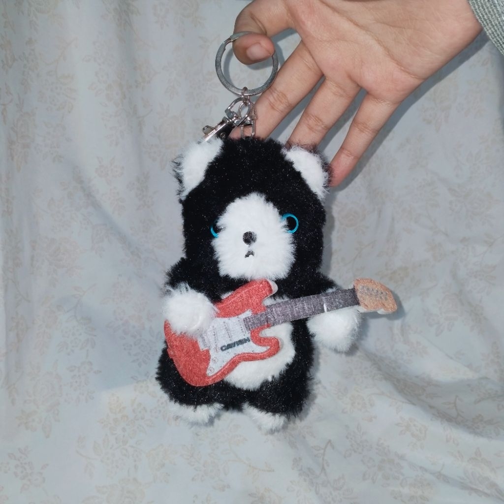 ganci keychain kucing gitar cavish
