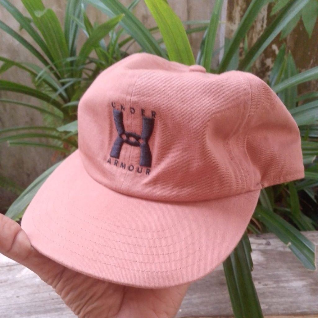 Topi Under Armour vintage second