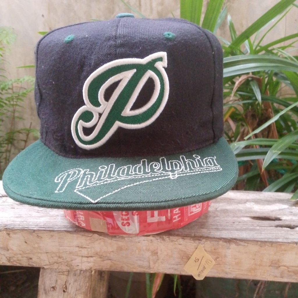 Topi snap back logo P second