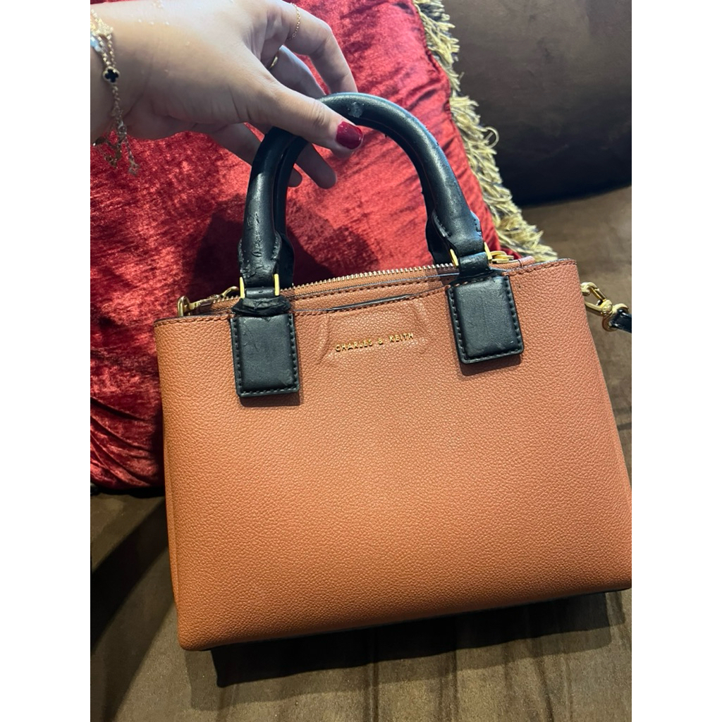 PRELOVED TAS CHARLES AND KEITH ORIGINAL LENGKAP DUSTBAG