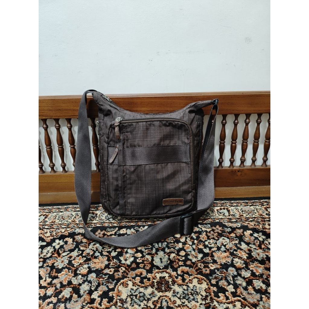 Tas sling bag montbell cokelat