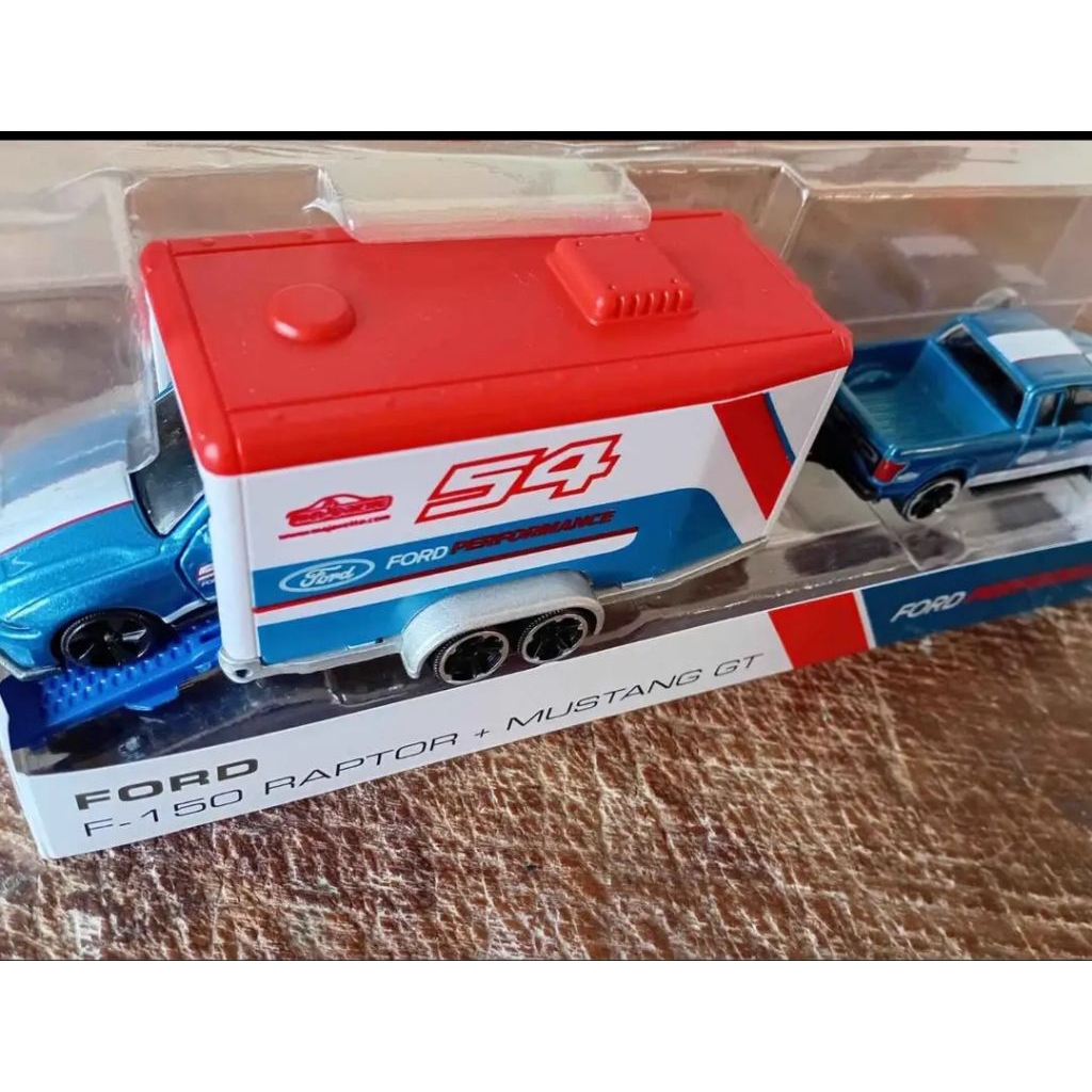 majorette_TRAILER_RACE_2_IN_1