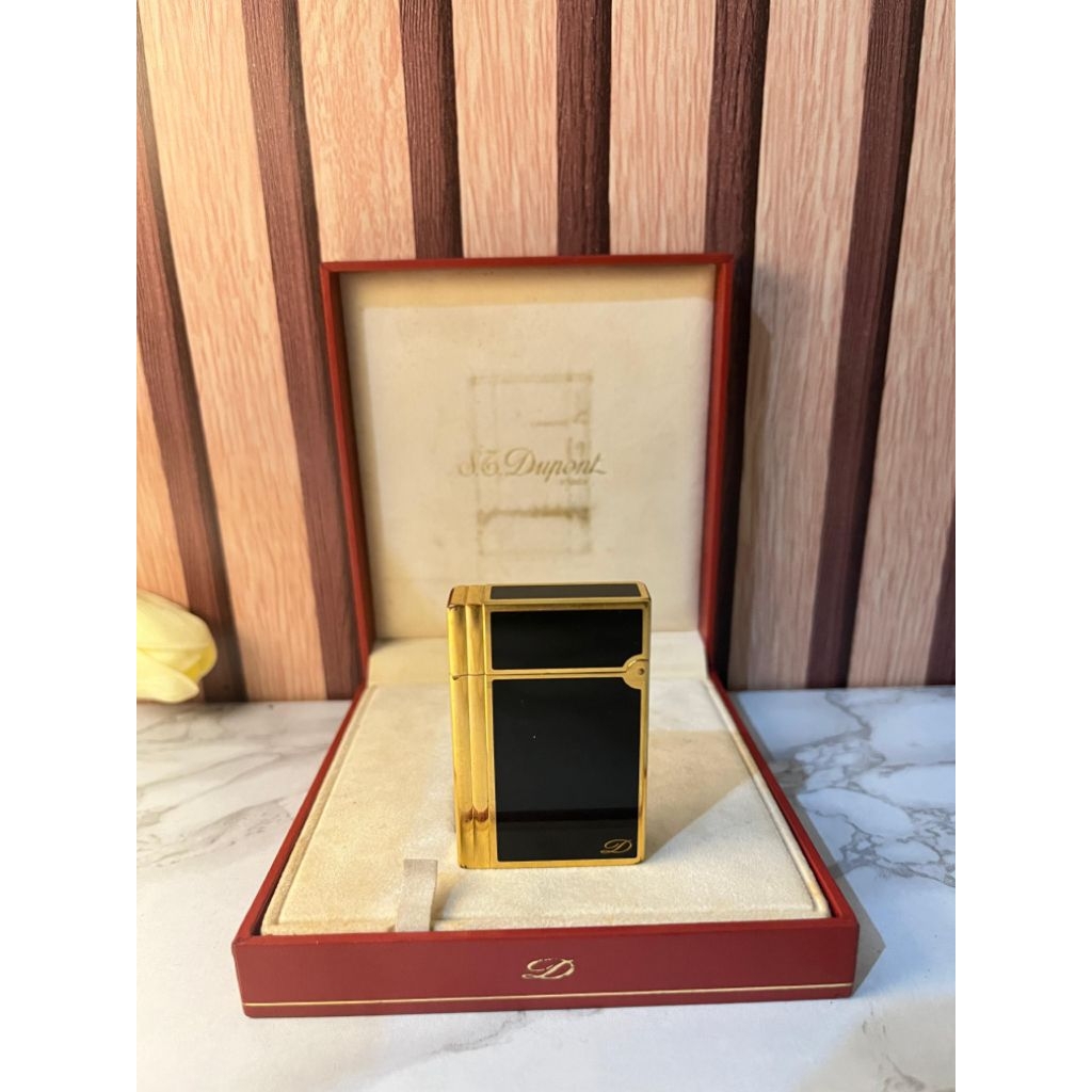 S.T. Dupont Gatsby Lighter - Black Chinese Lacquer & Gold Finish