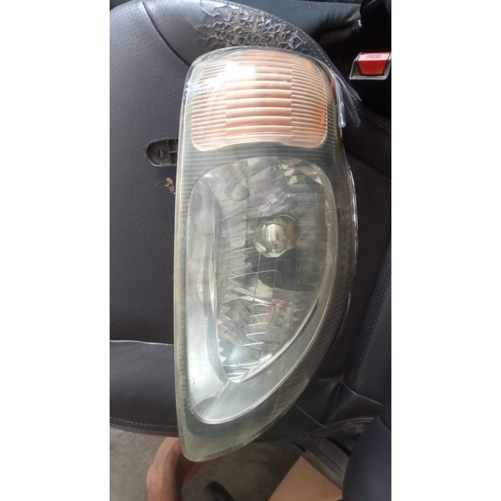 headlamp kanan Baleno tahun 2000