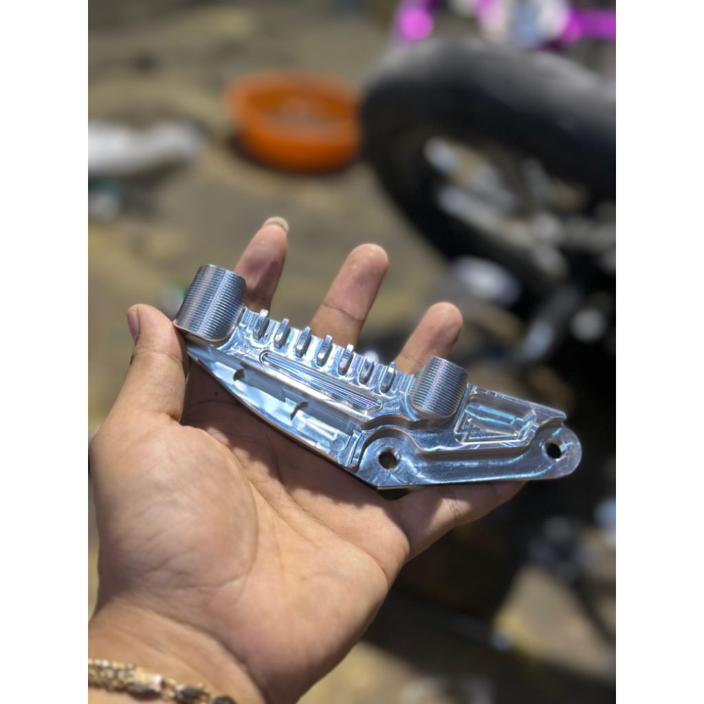 breket kaliper pich 82 untuk kaliper groza