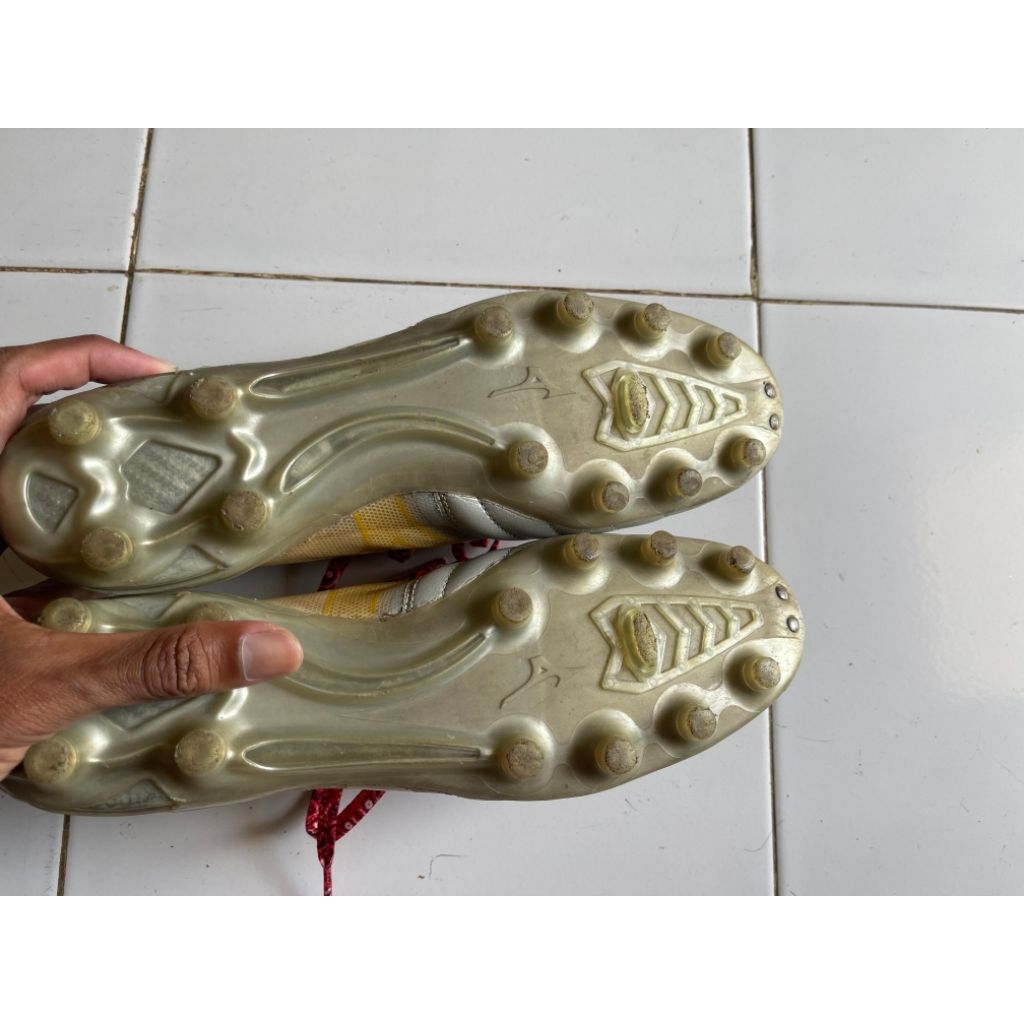 Sepatu Bola Mizuno Ori Jepang Second