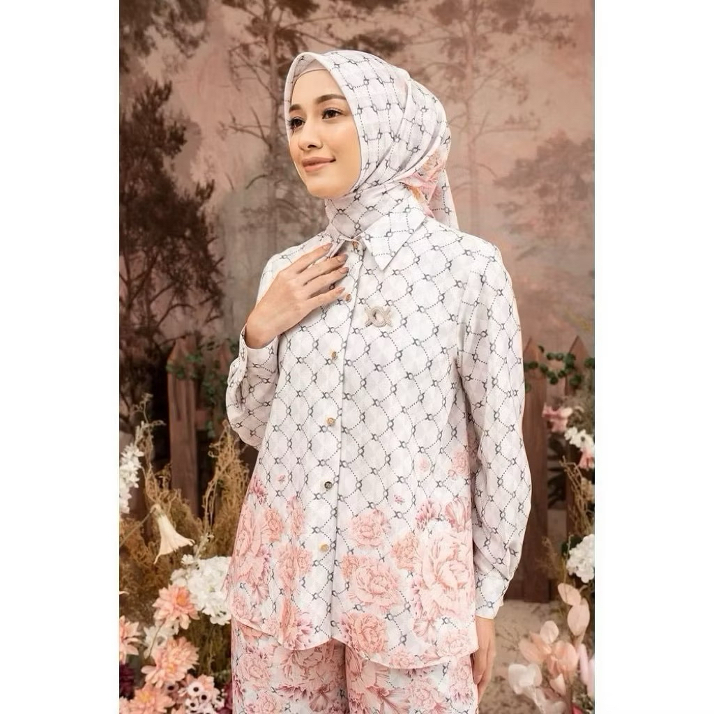 Rosette Wearing Klamby