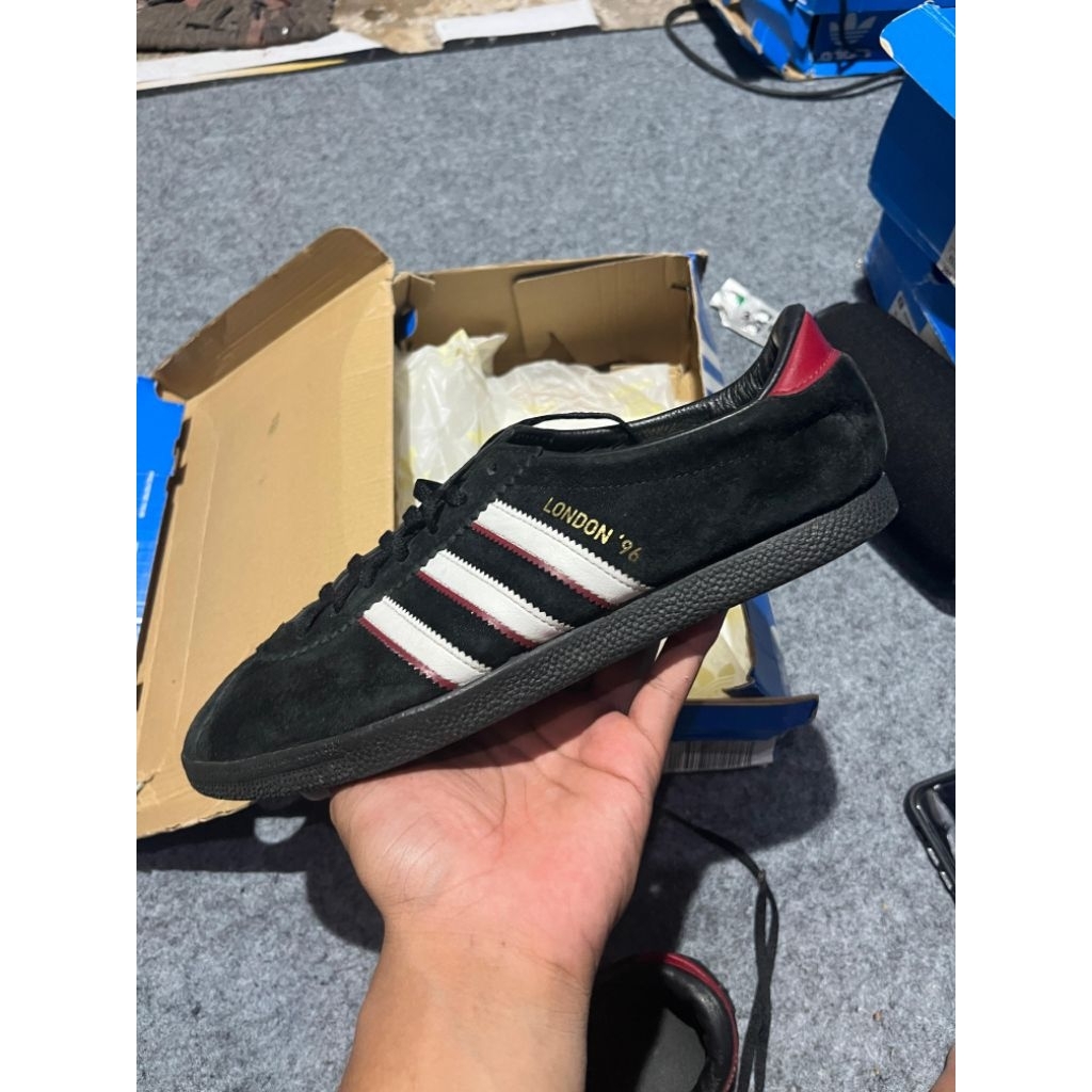 sepatu sekolah london hitam