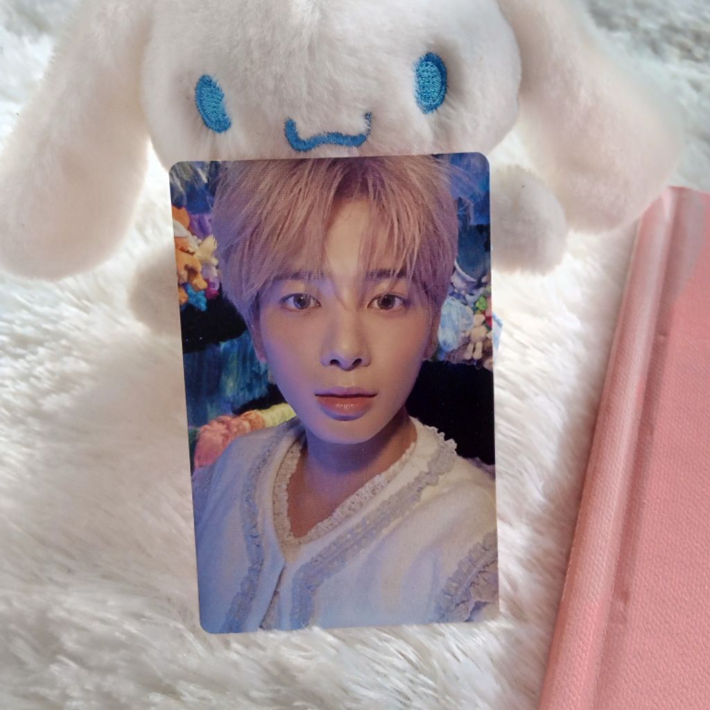 PHOTOCARD TAEHYUN ALBUM TEMPTATION PINK VER TOMORROW X TOGETHER PHOTOCARD TOMORROW X TOGETHER