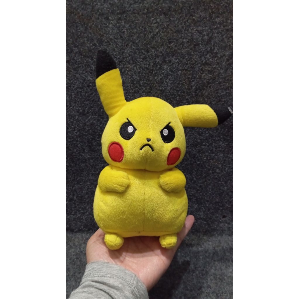 TOMY | Boneka Pikachu Marah Original TOMY Pokemon Plush/Boneka Pikachu Lucu & Imut Koleksi Jepang