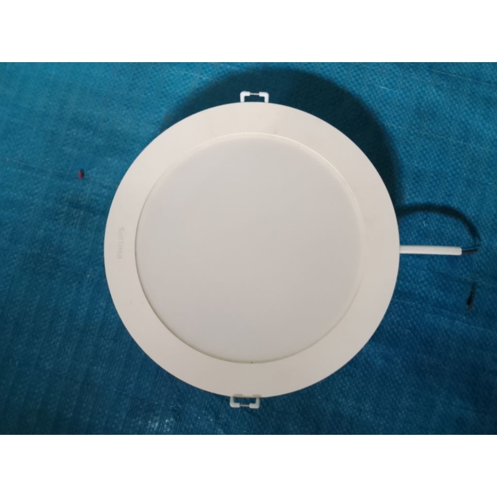 Lampu philips dowligh plafon baru