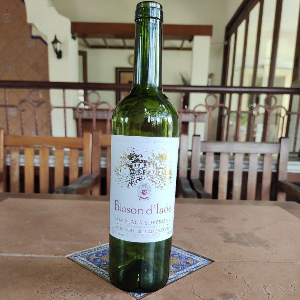 Botol bekas minuman impor