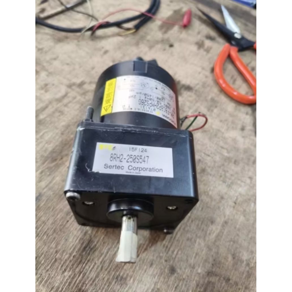 Dinamo Motor Gearbok 220V Ac 8W Ratio 1 : 250 5Rpm Torsi kuat