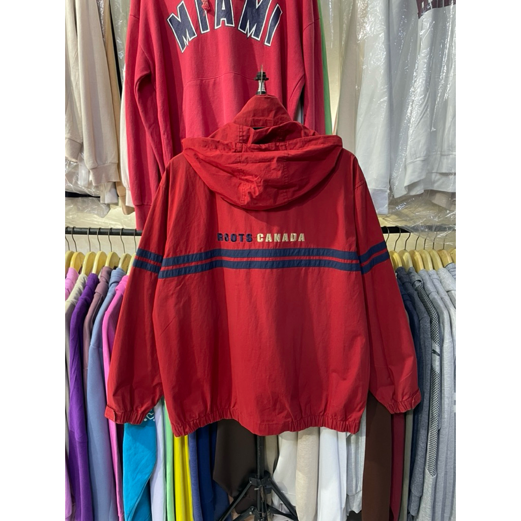 WINDBREAKER ROOTS CANADA MERAH HATI xl