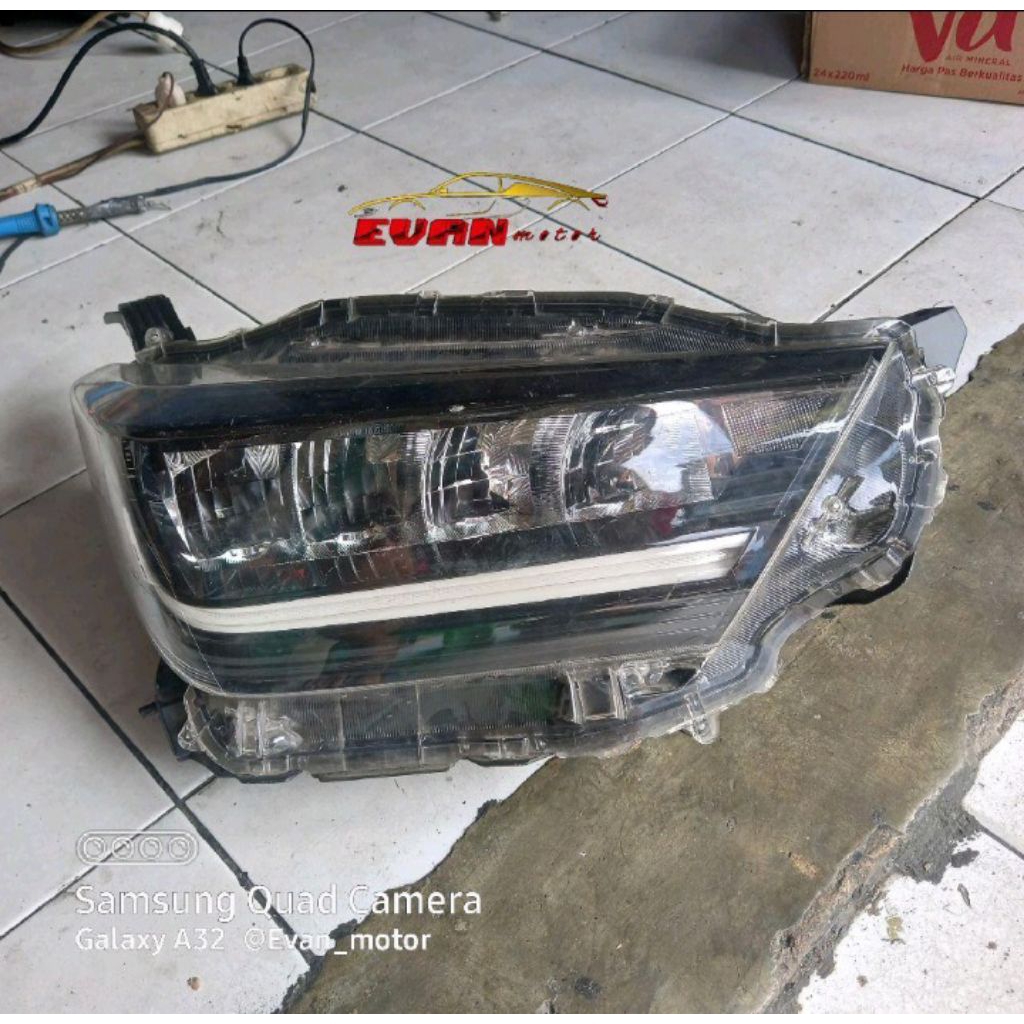 Headlamp lampu depan Daihatsu ayla tahun 2023 2024 2025