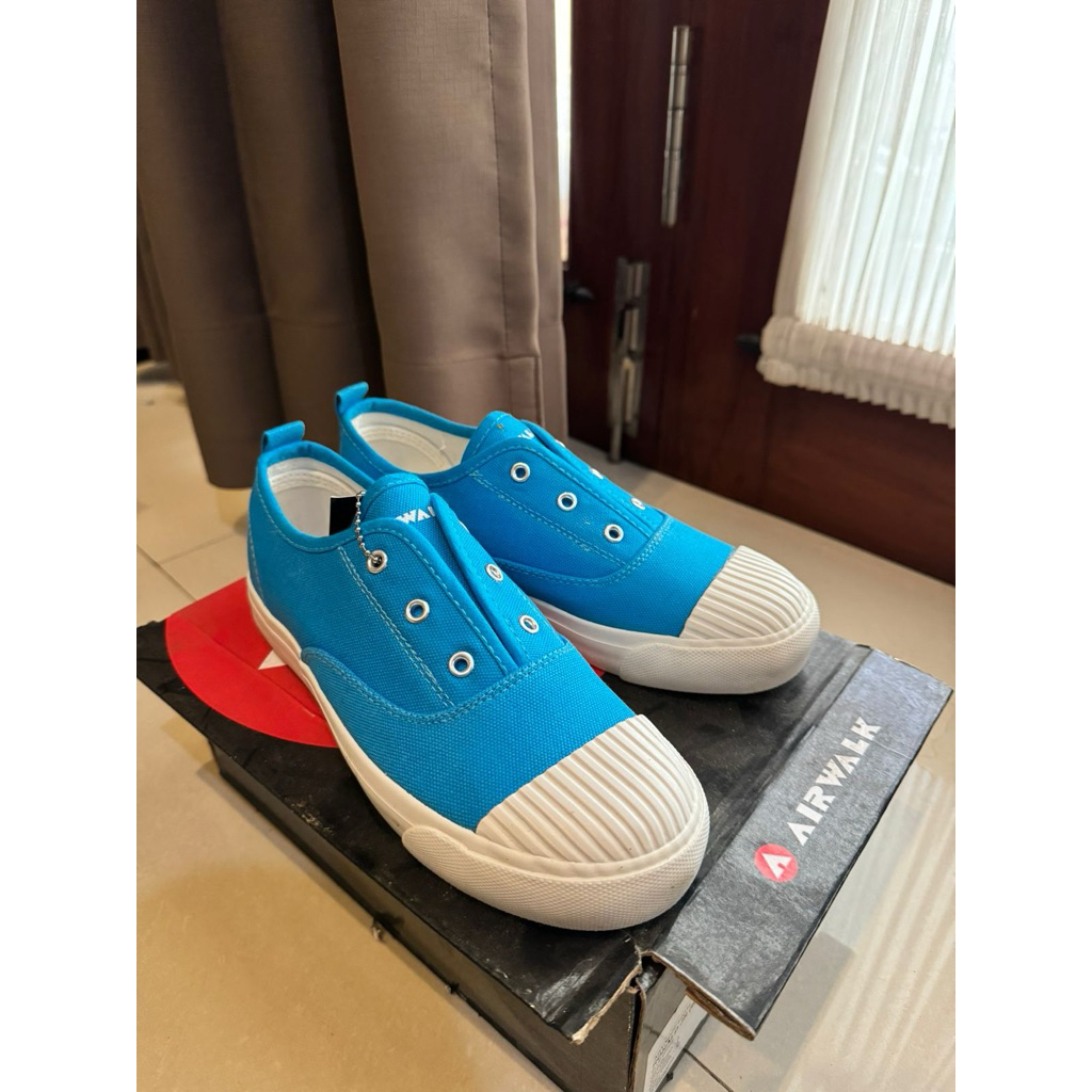 New Airwalk Shoes size 35