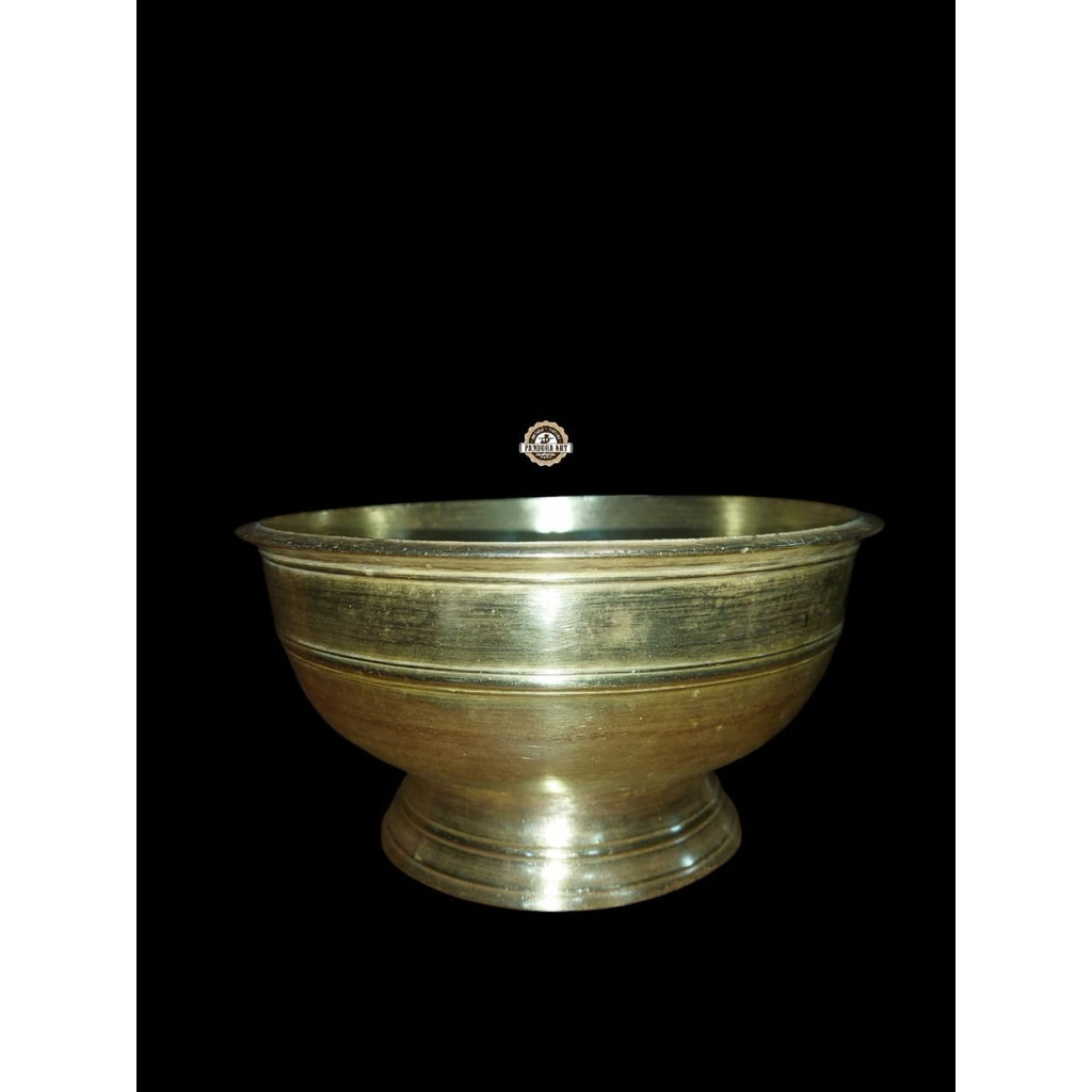 Bokor kuningan KUNO BIBIR TEBAL ( B-1085)