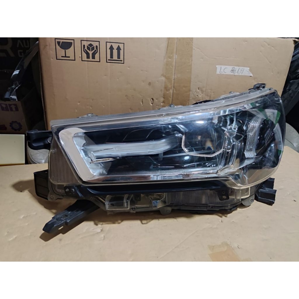 Headlamp Mobil Toyota HILUX type V 2020 2021 2022 Originil