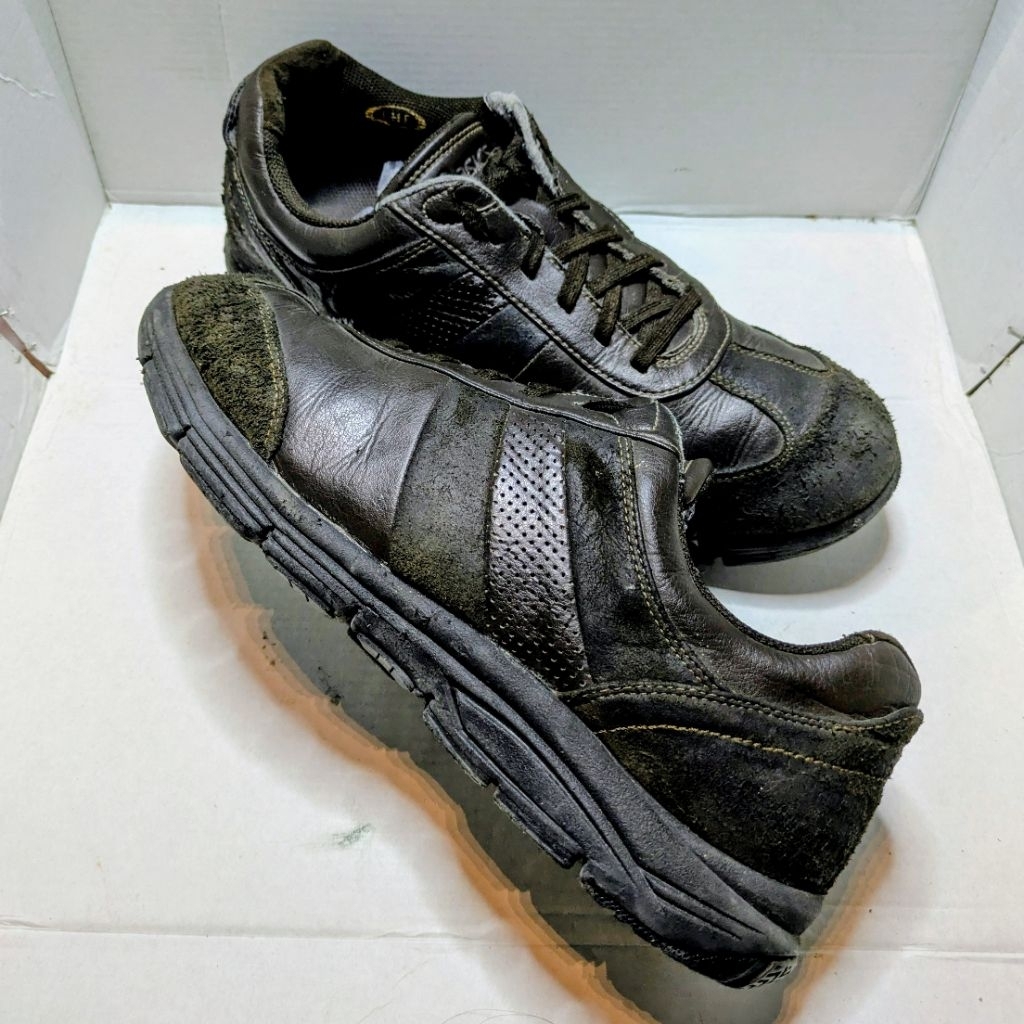 Sepatu Kulit Asics Walker TDW104 Original Second Preloved