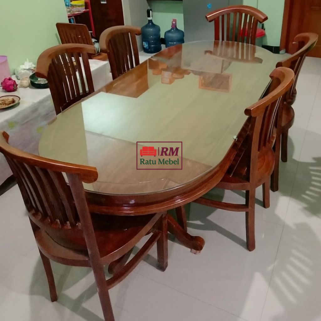 Meja Makan Kayu Jati Oval 6 Kursi + Kaca Tebal Elegan – Finishing Natural Mewah