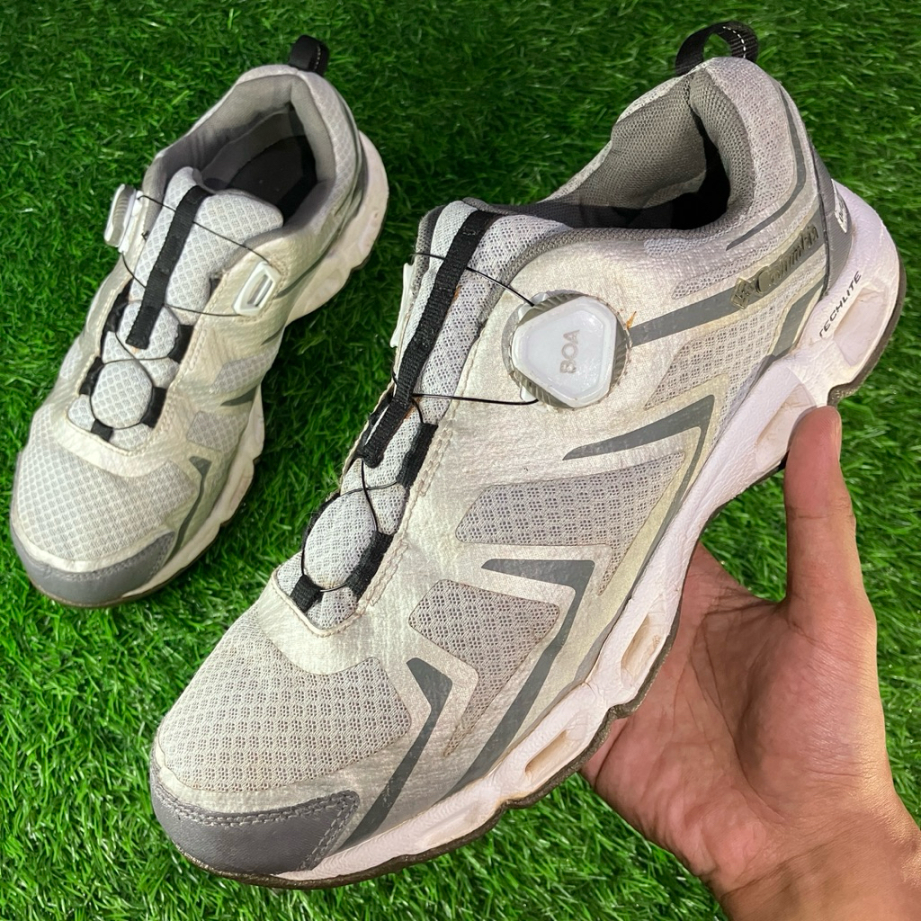 COLUMBIA Mesh Techlite Trail running shoes preloved size 42