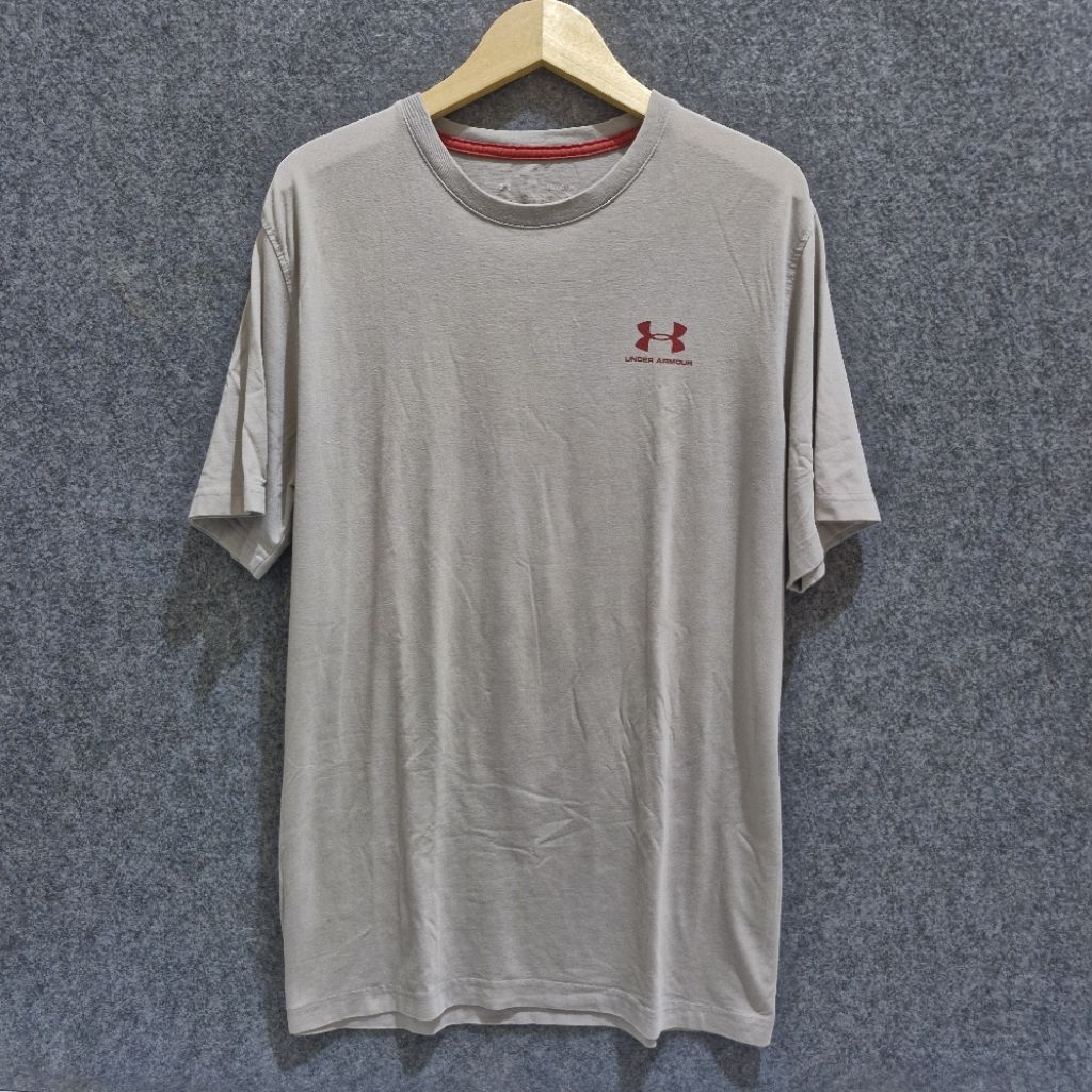 (YTTA 178) KAOS UNDER ARMOUR size L-XL