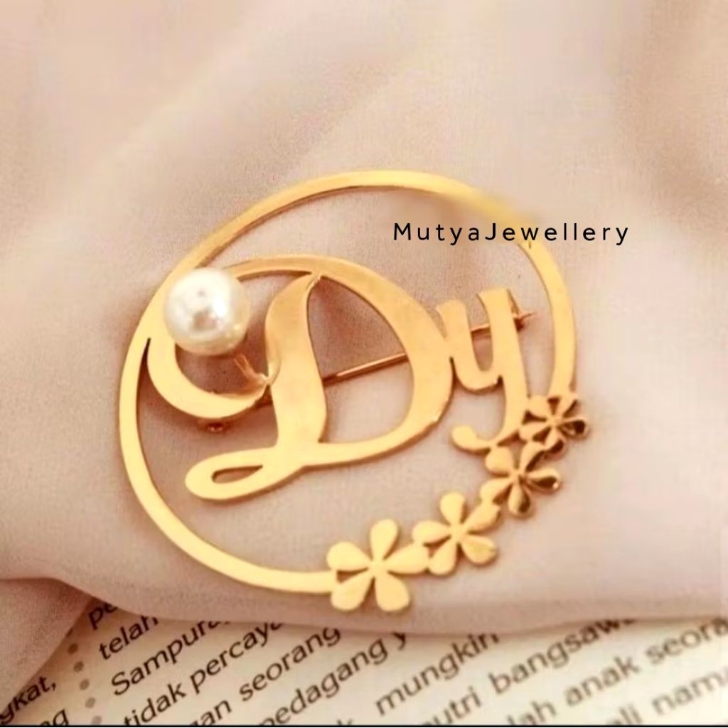 Bros Custom Nama Sendiri / Pin Dada Variasi Mutiara / Bros Costum Nama Variasi Mutiara
