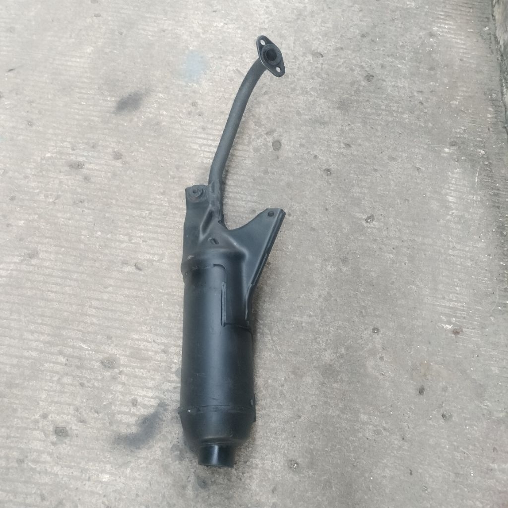 knalpot ori tapi di bobok suara adem ramah lingkungan copotan mioJ/mio gt masih normal  barang sesua