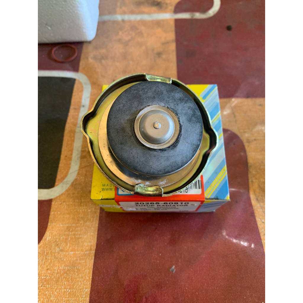 Tutup radiator fuso