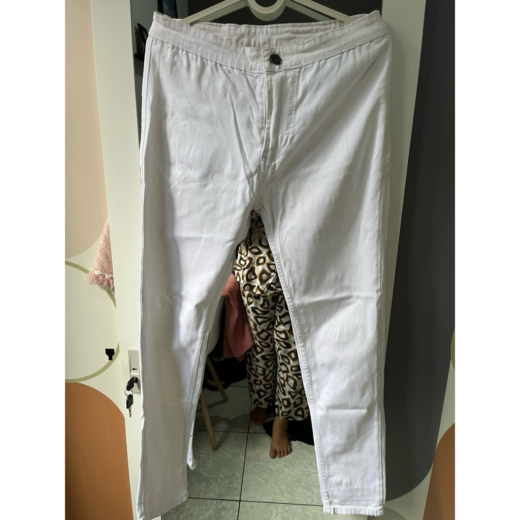 PRELOVED- Celana levis putih polos