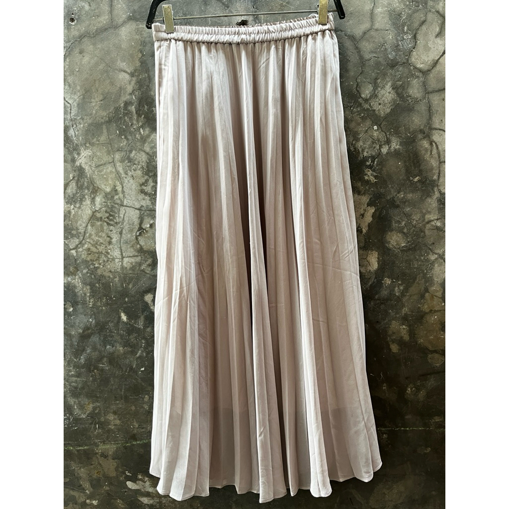 Bawahan ROK GU UNIQLO PLISKET SKIRT Mulus Like New
