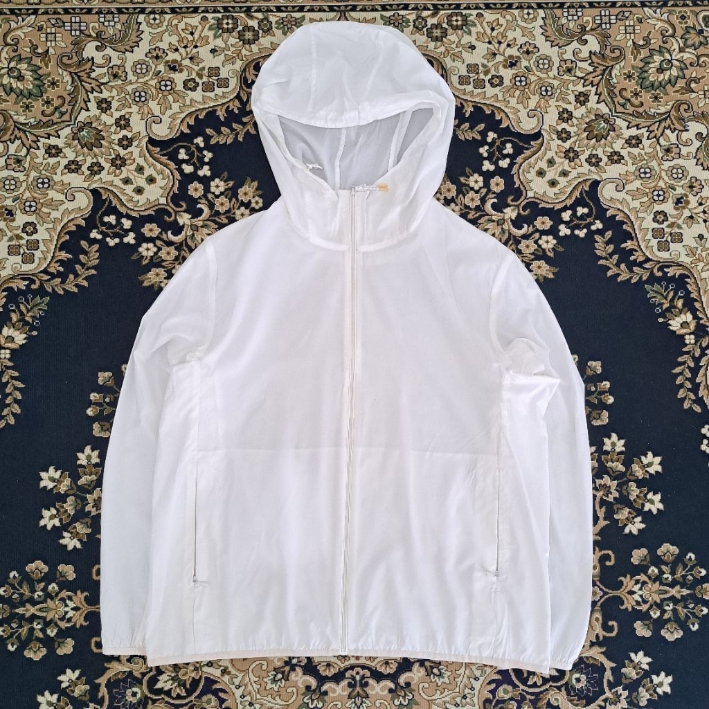 Jaket Uniqlo Lightweight Pocketable Running