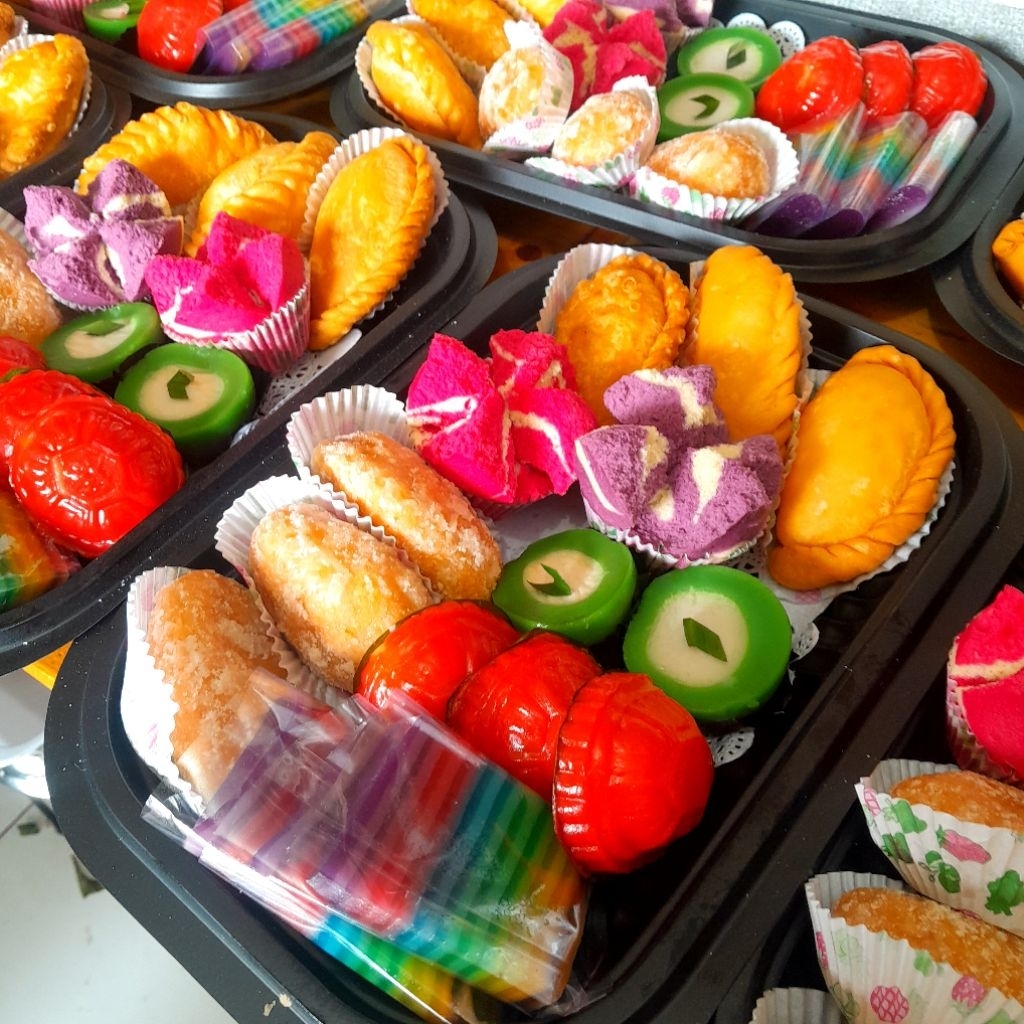 aneka kue basah hantaran dan hampers