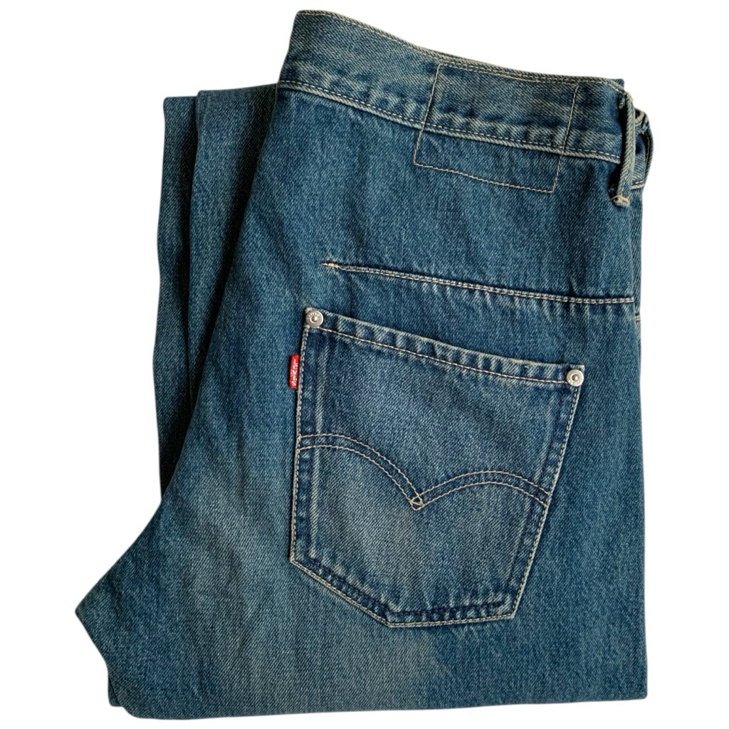 Levis Engineered Mens Loose Jeans (actual size W32 L31)