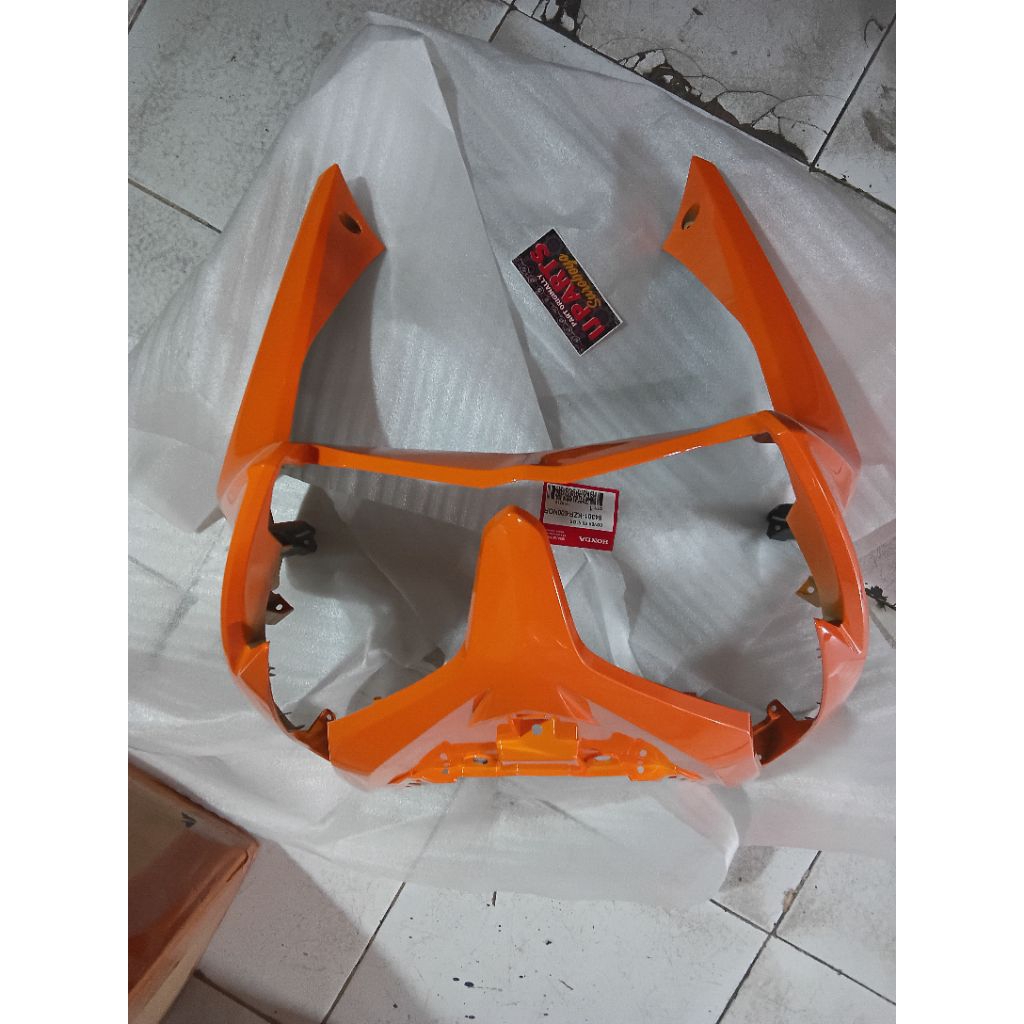 64301 KZR 600NOR COVER PANEL LAMPU DEPAN VARIO 125Fi LAMA ORANGE ORIGINAL AHM