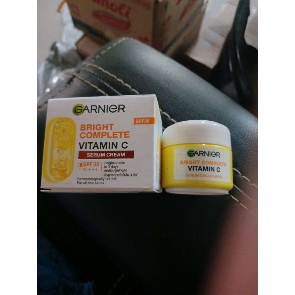 [20 ml/40 ml] Garnier Krim Siang Malam Light Bright Complete Whitening Serum Day Night Cream UV SPF3