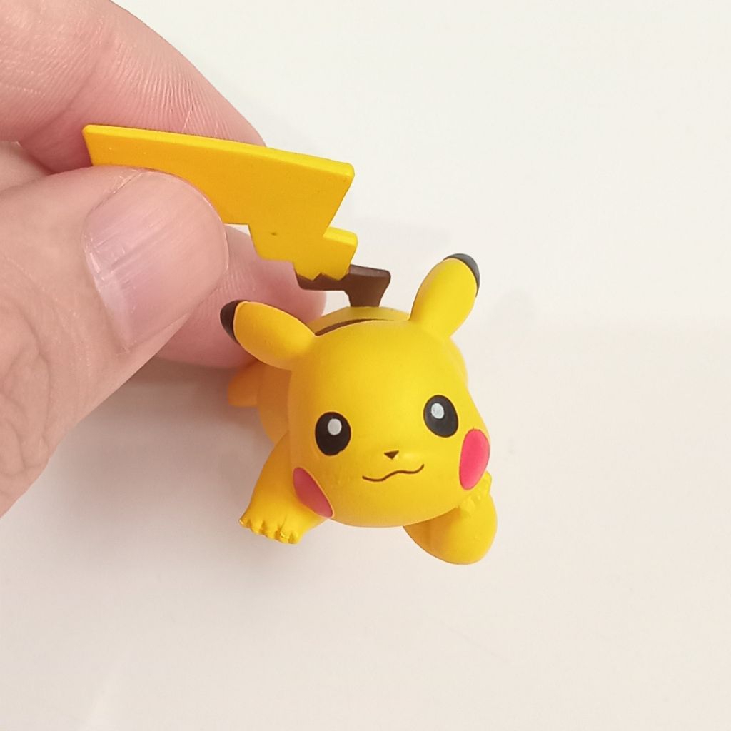 pokemon moncolle EX pikachu lay pose