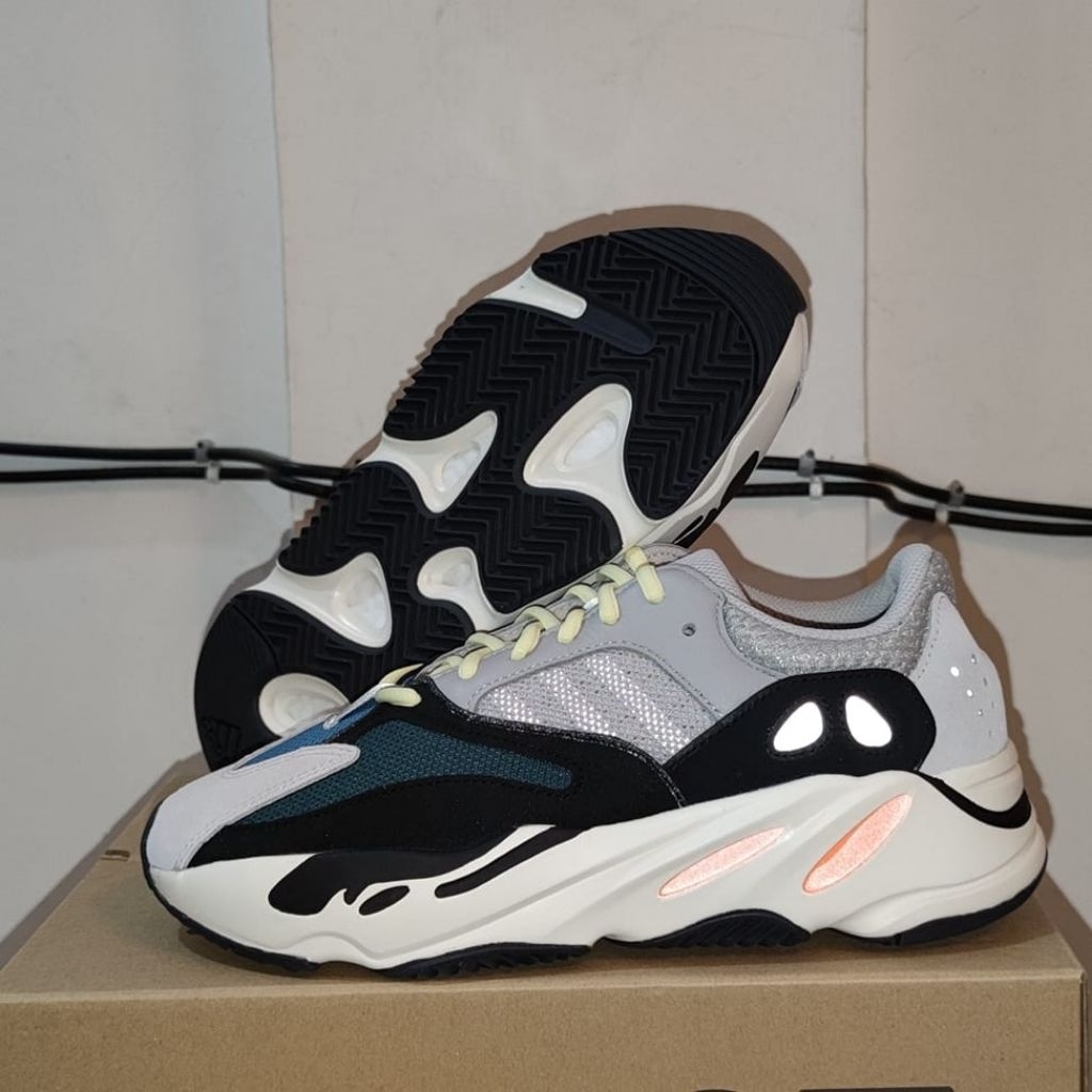 Sepatu Adidas Yeezy boost 700 wave runner